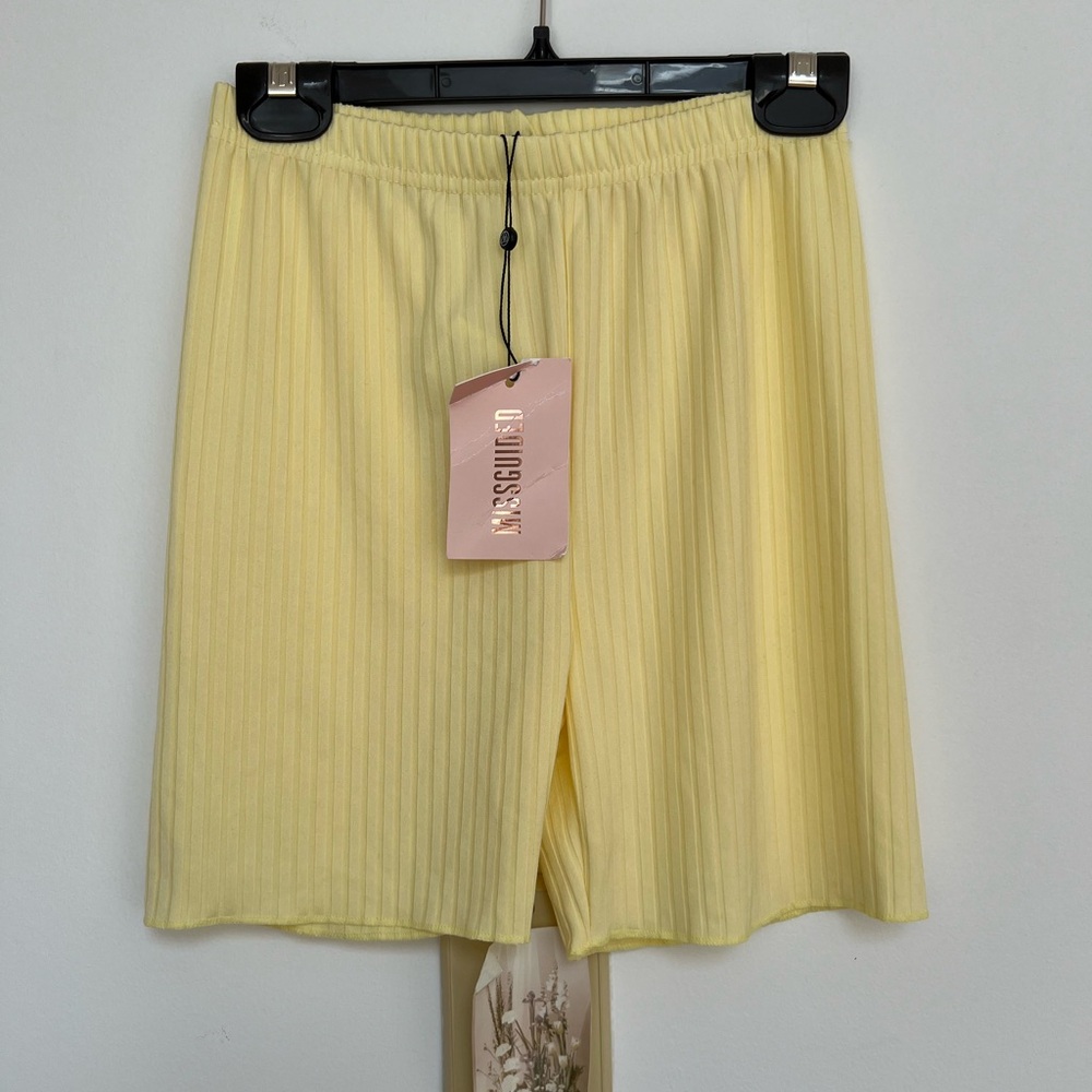 Missguided NWT (2) Yellow Ribbed Lounging Cycling Shorts Casual Athleisure